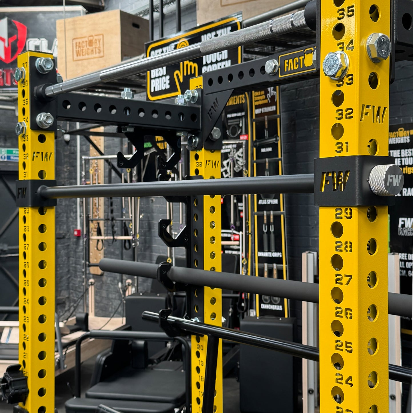 Quick Release Pull Up Bar